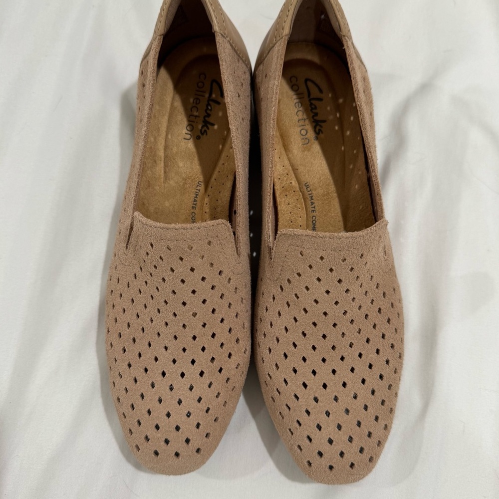 Clarks Juliet Hayes Perforated Suede Loafers Sand 6M - Picture 4 of 16